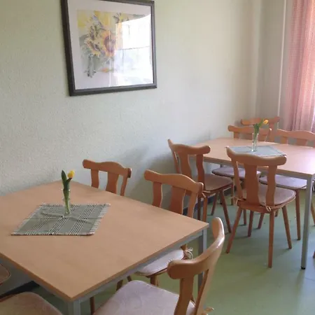 Jugend- Und Radlerherberge Auberge de jeunesse *